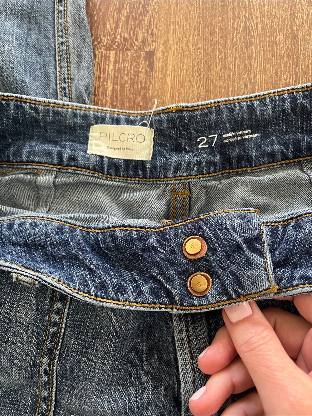 Pilcro Barrel Legged Jeans - Picture 4 of 6